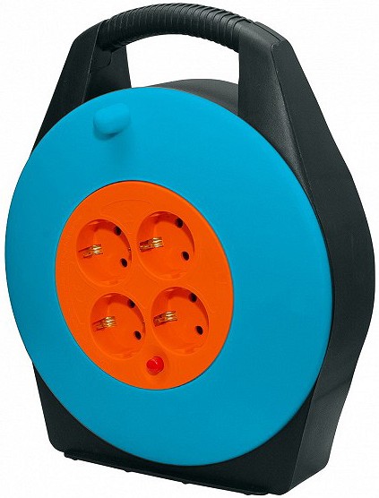 Poolil pikendusjuhe plastkassetis 15M 3×1.0MM2 must