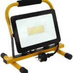 230V PROZEKTOR KÄSISTATIIVIL LED 70W 3750LM 4500K IP44 M+